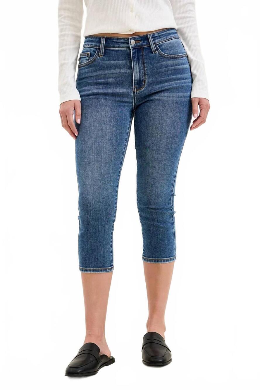 NEW JUDY BLUE mid rise capri jeans in medium wash